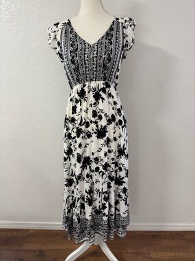 BY THE RIVER Women's Black & White Floral Fit & Flare  V-Neck Midi Dress S